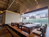 實(shí)木餐飲家具：承載煙火氣的品質(zhì)之選