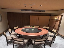 會所餐桌：高端社交空間的核心陳設(shè)與體驗(yàn)載體