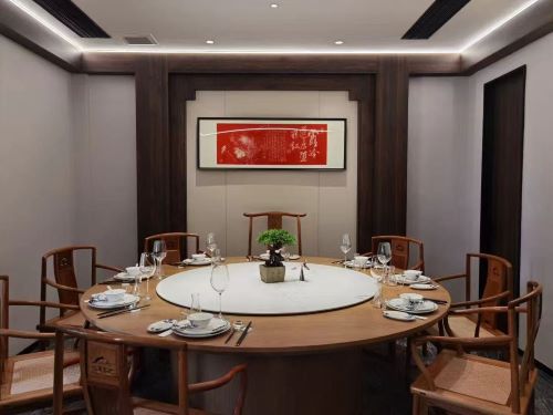 企迪家具：會(huì)所餐桌的品質(zhì)之選，匠心之作