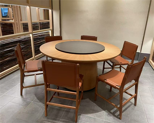 實(shí)木電動(dòng)餐桌：傳統(tǒng)與現(xiàn)代的完美融合